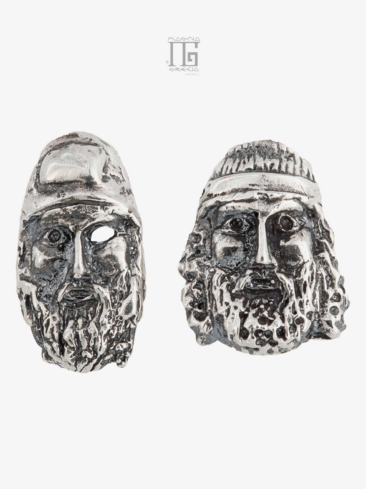 Orecchini in Argento 925 con i volti dei Bronzi di Riace, ispirati alla scultura greca del V secolo a.C. Un gioiello storico ed elegante.