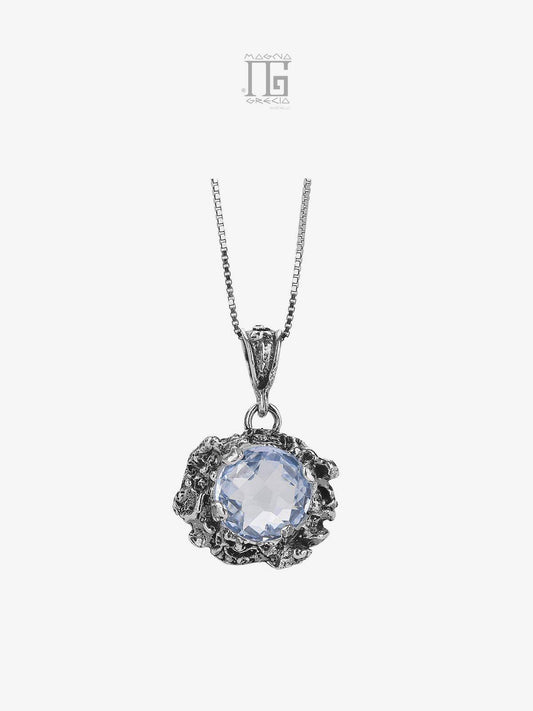 Pendente Magna Grecia® Artemis in argento 925 con maschera apotropaica e cristallo azzurro sfaccettato con catenina veneziana 45 cm